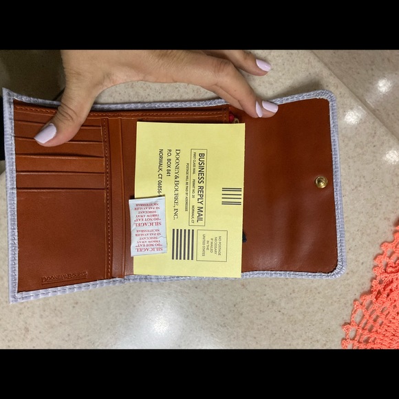 Dooney and bourke wallet - Picture 2 of 8